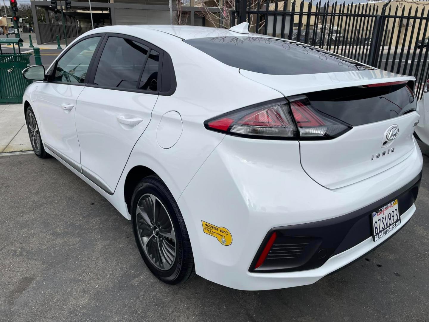 2022 WHITE /GRAY Hyundai Ioniq Plug-In Hybrid (KMHC65LD1NU) , located at 744 E Miner Ave, Stockton, CA, 95202, (209) 944-5770, 37.956863, -121.282082 - Photo#9